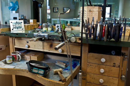 Essential Features of a Jewelry Workbench: A Guide for Jewelers